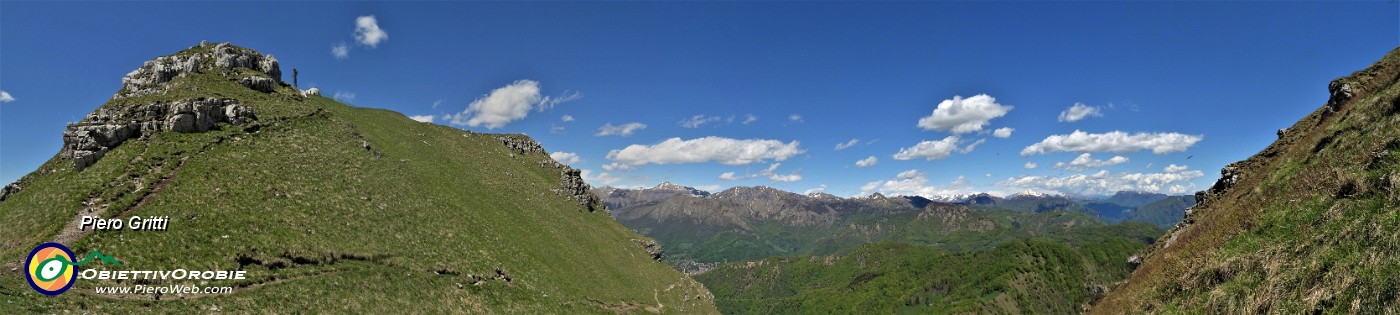 81 Scendendo dalla cima dal sentiero normale compiendo un bell'anello panoramico.jpg